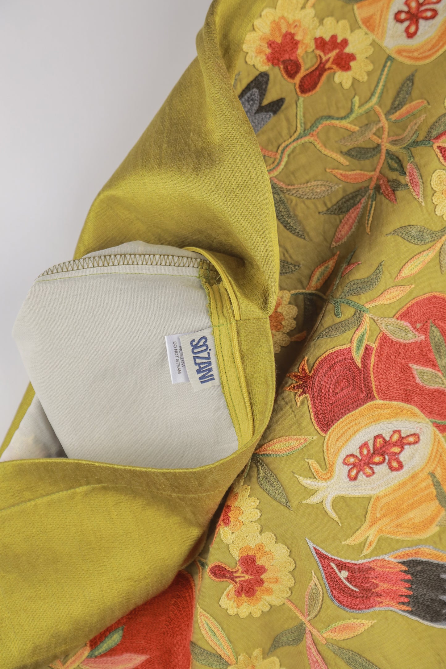 Housse de coussin carrée Suzani verte - Grenades et oiseaux