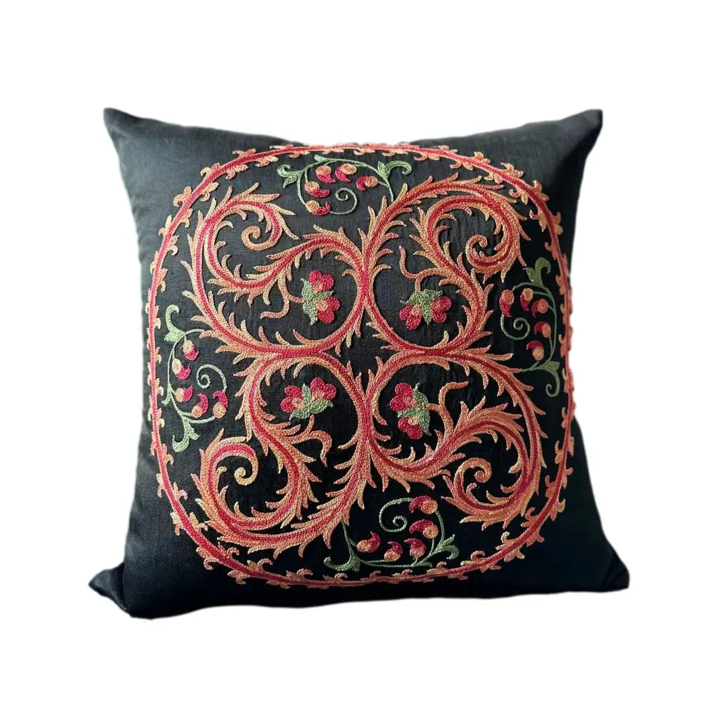 Housse de coussin carrée Suzani - Bodom - Amande noire