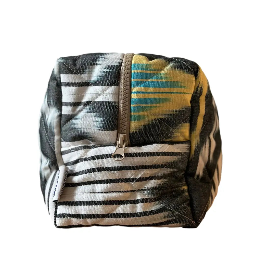 Grande trousse IKAT matelassée - Noire, blanche et jaune
