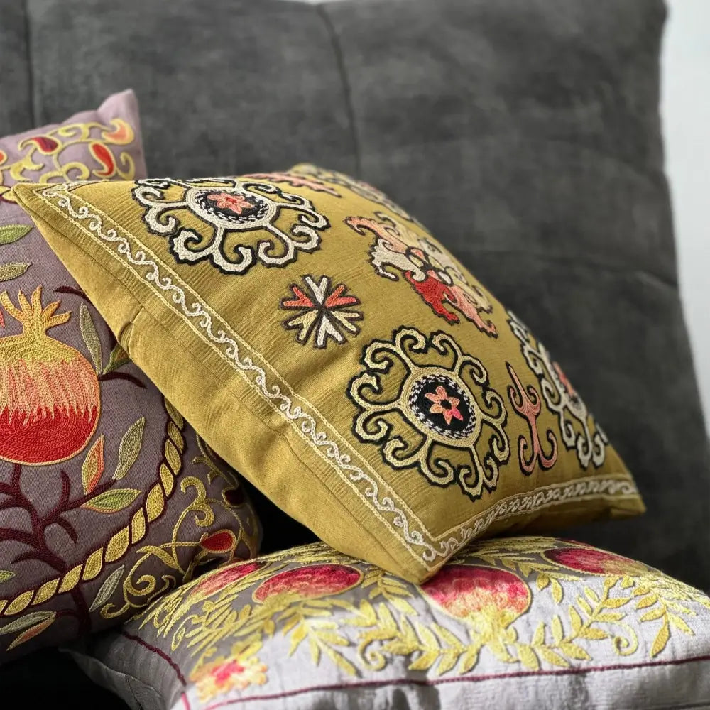 Housse de coussin carrée Suzani - Lakai - Olive