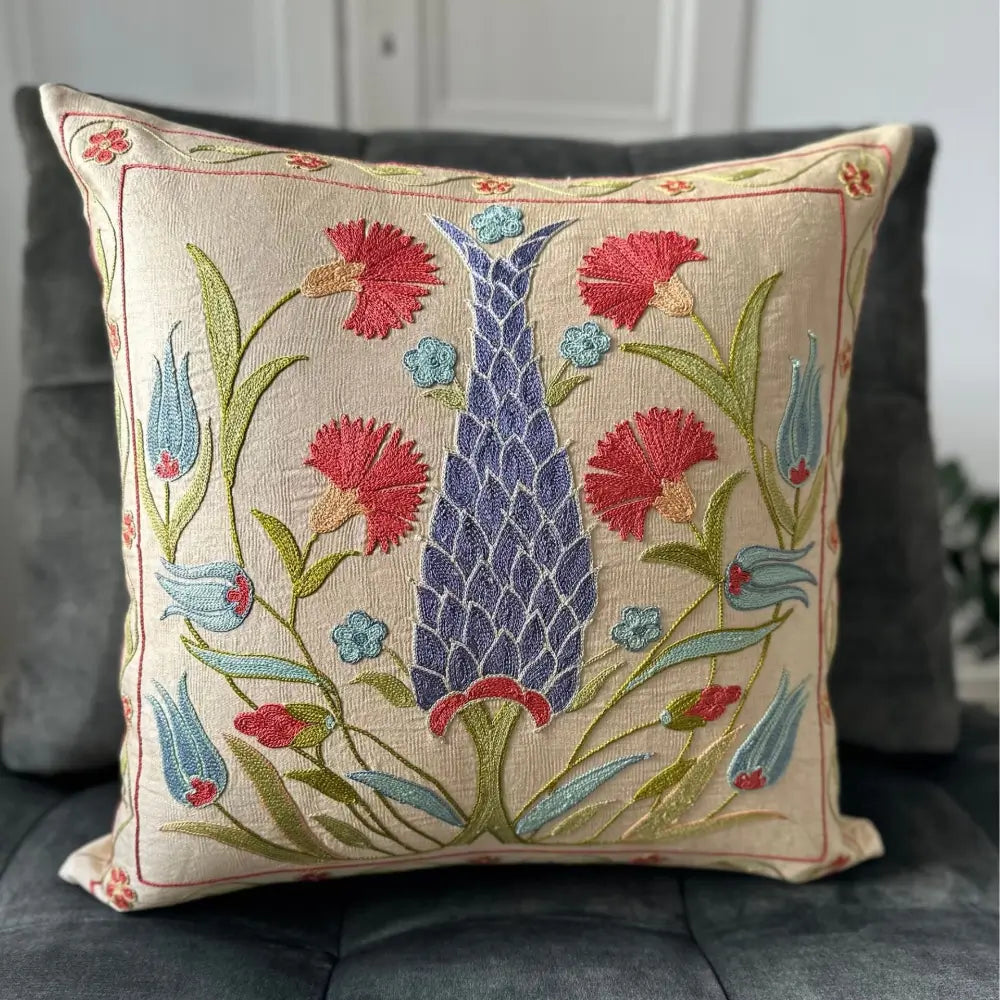 Housse de coussin carrée Suzani - Œillets et tulipes