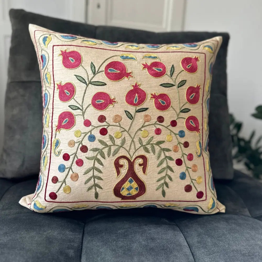 Housse de coussin carrée Suzani - Vase avec les grenades