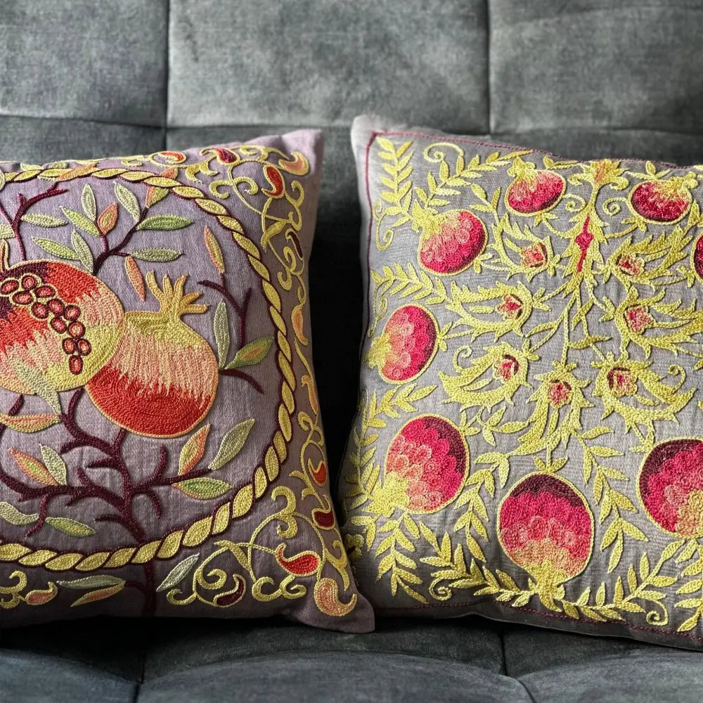 Housse de coussin carrée Suzani - Zaar Anor - Grenades dorées