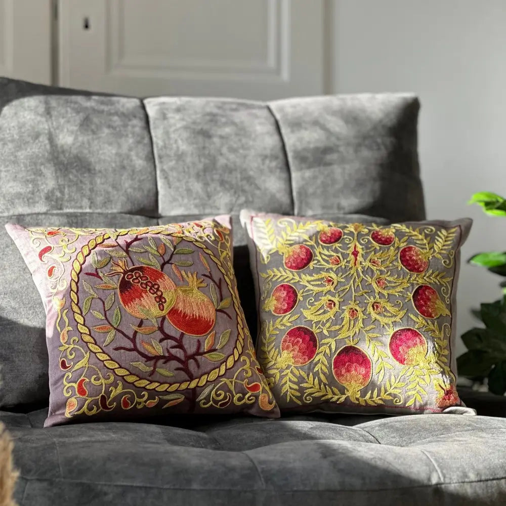 Housse de coussin carrée Suzani - Zaar Anor - Grenades dorées